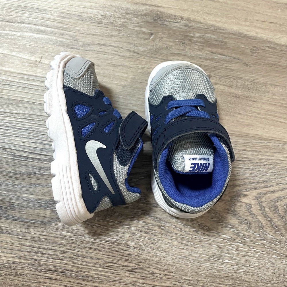 Nike revolution2